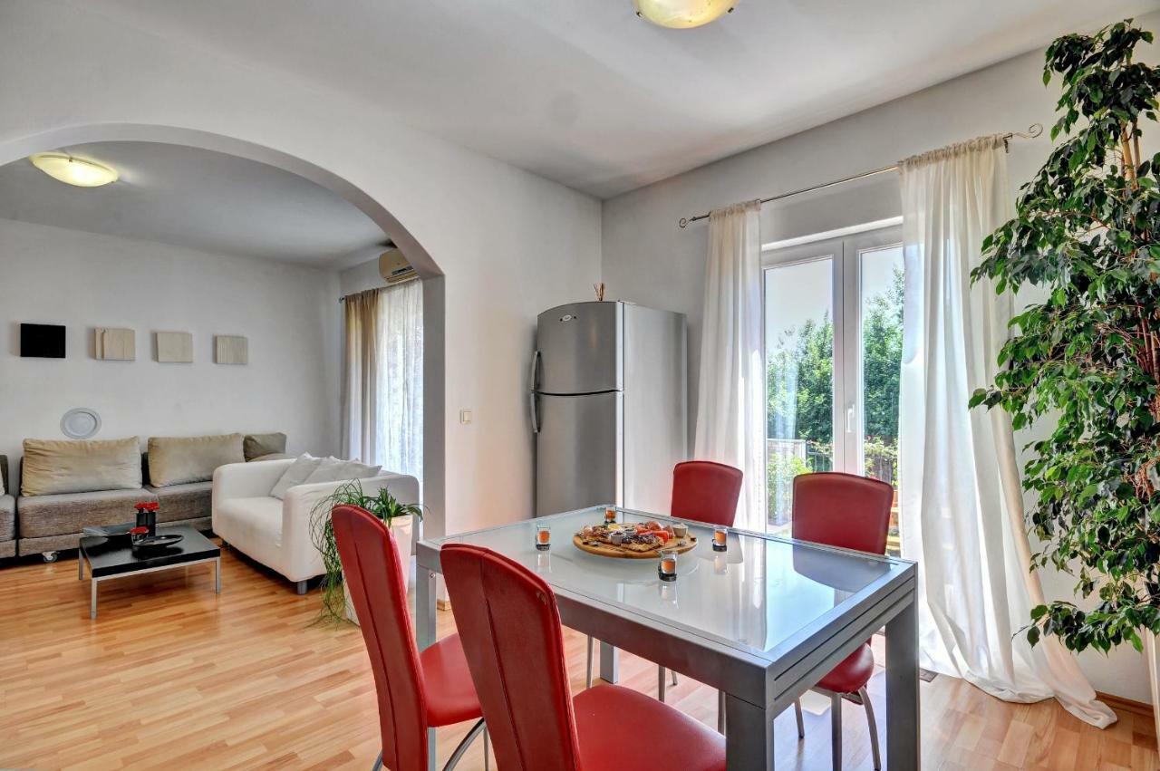 Apartments Lila Novigrad  Екстер'єр фото